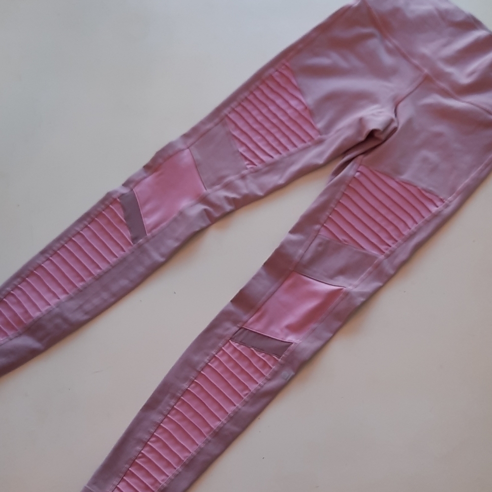 Alo Yoga High Waist Moto Leggings Pink Lavender Ribbed Mesh Panel Pants XS - Picture 5 of 15